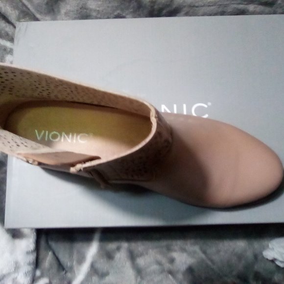 Vionic Luciana Perforated boot nude size 8 - Picture 2 of 6